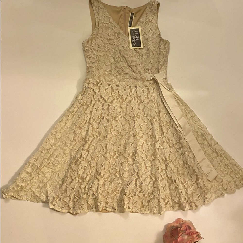 Julian Taylor  lace floral Design Dress size :6